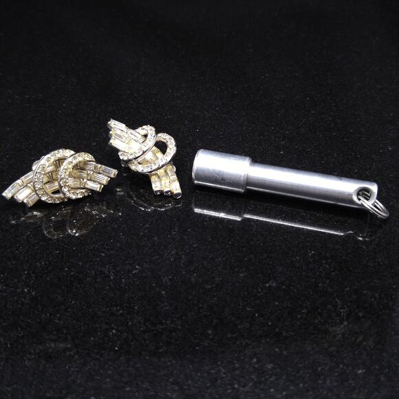 Bellini Clear Rhinestone Wedding Earrings, Rhodium Plated, 1990s Vintage Jewelry - Picture 7 of 10